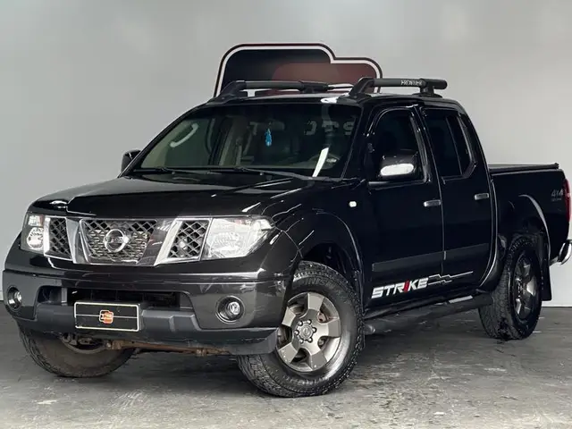Carro Nissan Frontier 2011 LE 4x4 2.5 16V (cab. dupla)