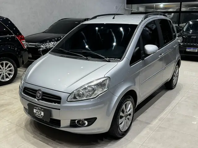 Carro Fiat Idea 2012 Attractive 1.4 8V (Flex)