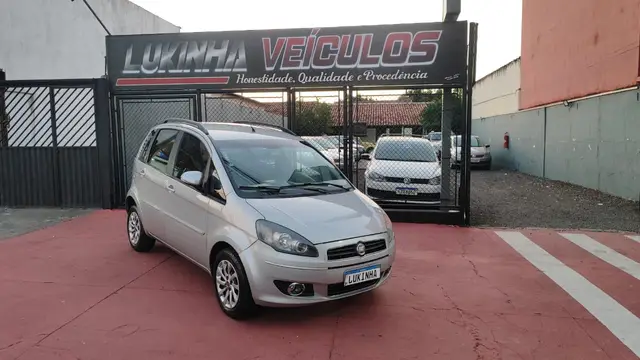 Carro Fiat Idea 2013 Attractive 1.4 8V (Flex)
