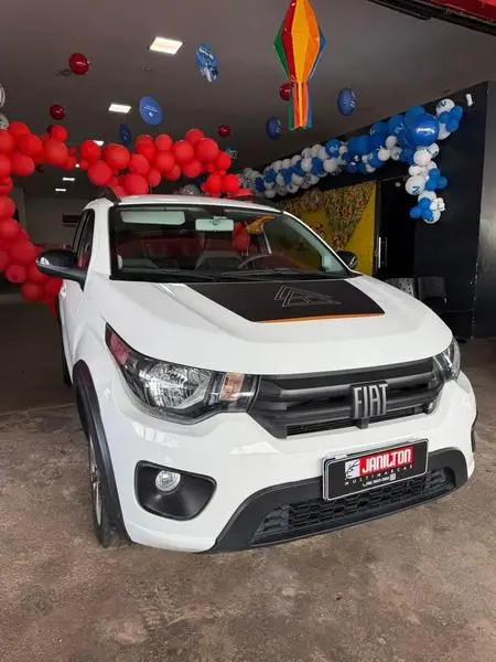 Carro Fiat Mobi 2025 Trekking 1.0