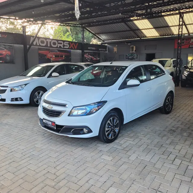 Carro Chevrolet Onix 2014 HATCH LTZ 1.4 8V FlexPower 5p Mec.