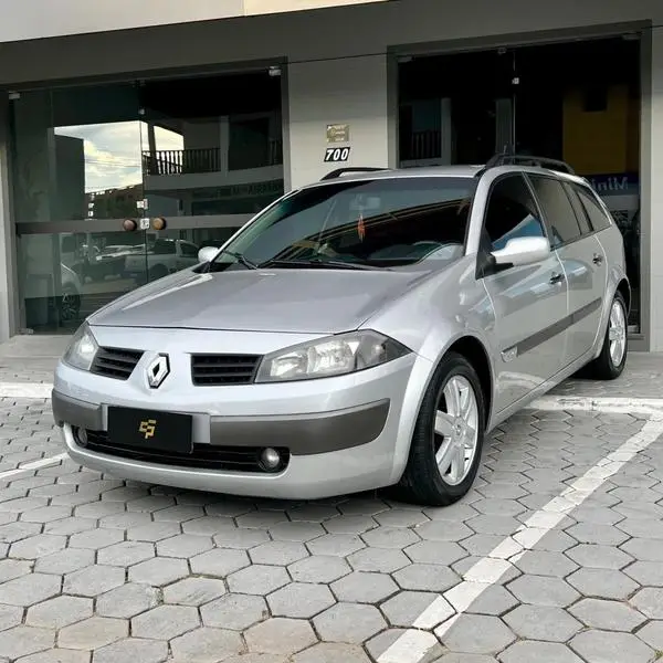 Carro Renault Megane Grand Tour 2009 Mégane Grand Tour Dynamique 2.0 16V (aut)