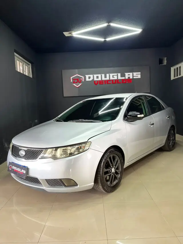 Carro Kia Cerato 2011 SX 1.6 16V 6vel