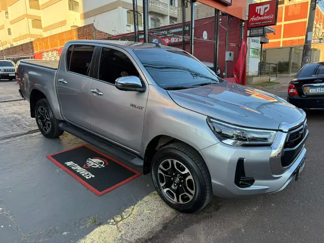 Carro Toyota Hilux Cabine Dupla 2023 SRX 4x4 2.8 Diesel