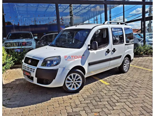 Carro Fiat Doblò 2021 Essence 1.8 16V (Flex)