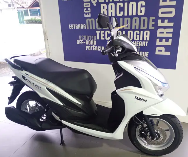 Moto Yamaha Fluo 2026 Hybrid Connected