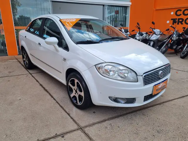 Carro Fiat Linea 2011 LX 1.8 16V Dualogic (Flex)
