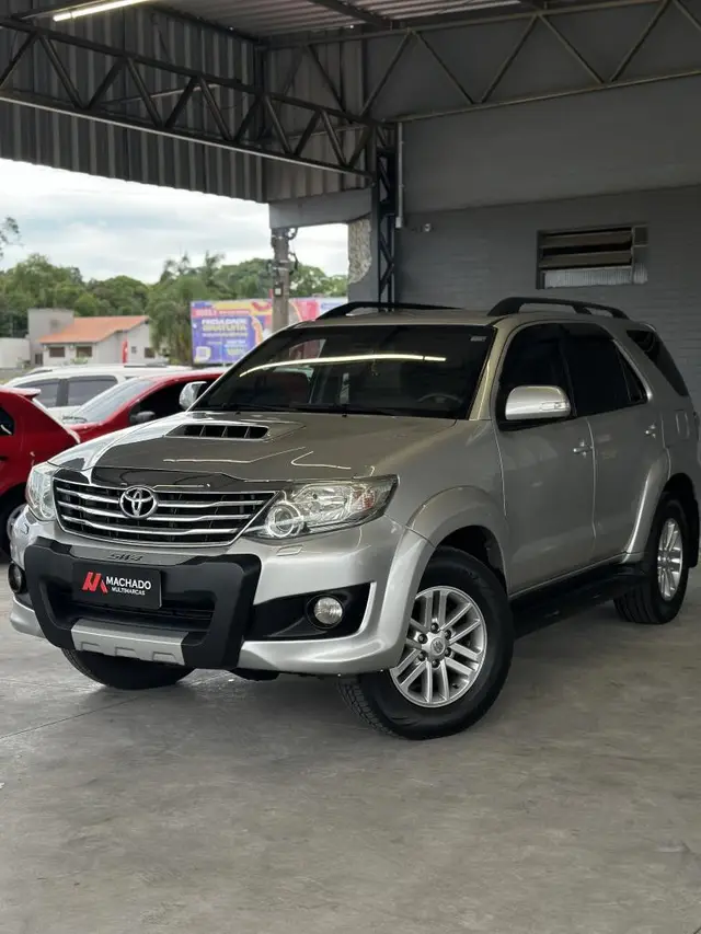 Carro Toyota Hilux SW4 2013 SRV 3.0 TDI 4X4 (5 Lugares)