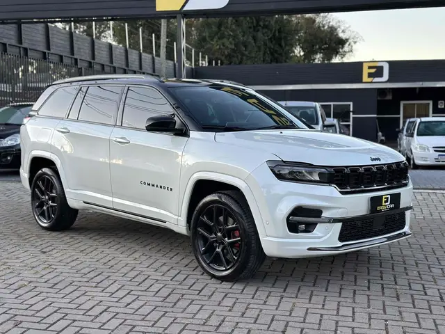 Carro Jeep Commander 2025 Blackhawk 2.0 Hurricane
