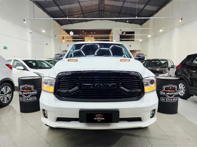 Carro RAM Classic 2022 Laramie Night Edition 5.7