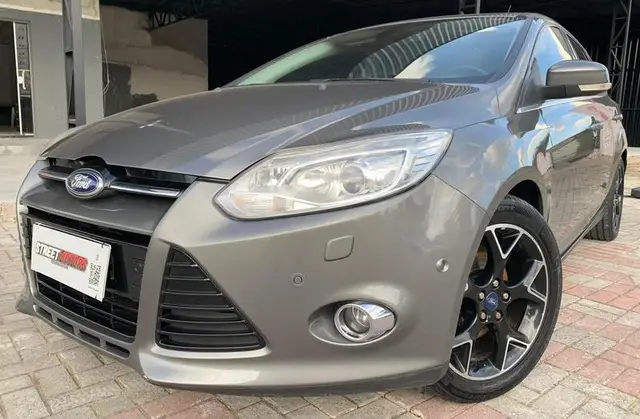 Carro Ford Focus Hatch 2015 Titanium 2.0 16V PowerShift