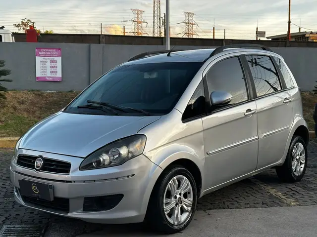 Carro Fiat Idea 2013 Attractive 1.4 8V (Flex)