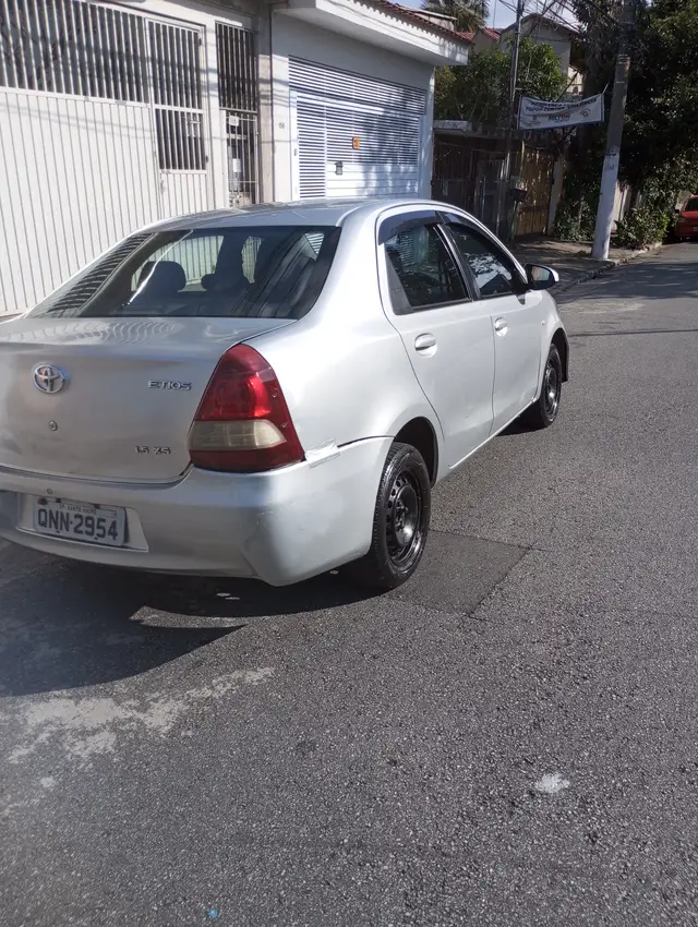 Carro Toyota Etios Sedan 2018 XS 1.5 (Aut) (Flex)
