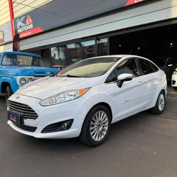 Carro Ford New Fiesta Sedan 2015 1.6 Titanium PowerShift (Flex)