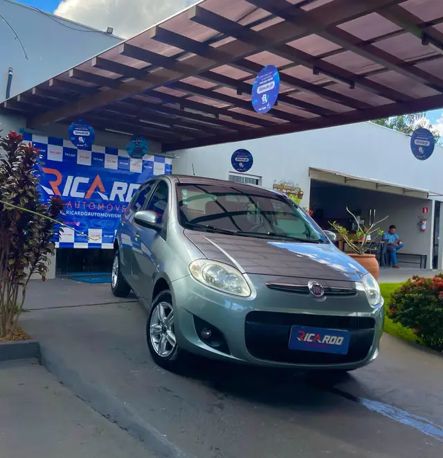 Carro Fiat Palio 2014 Attractive 1.0 8V (Flex)