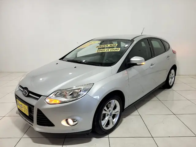 Carro Ford Focus Hatch 2015 SE 1.6 16V TiVCT PowerShift
