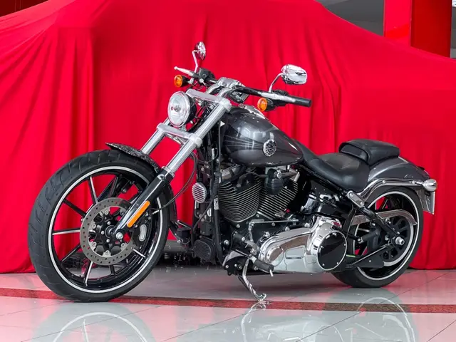Carro Harley-Davidson Softail 2015 Breakout