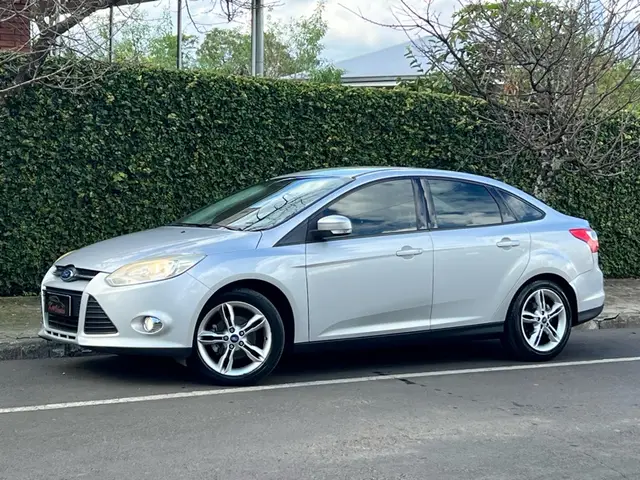 Carro Ford Focus Sedan 2015 S 2.0 16V PowerShift (Aut)