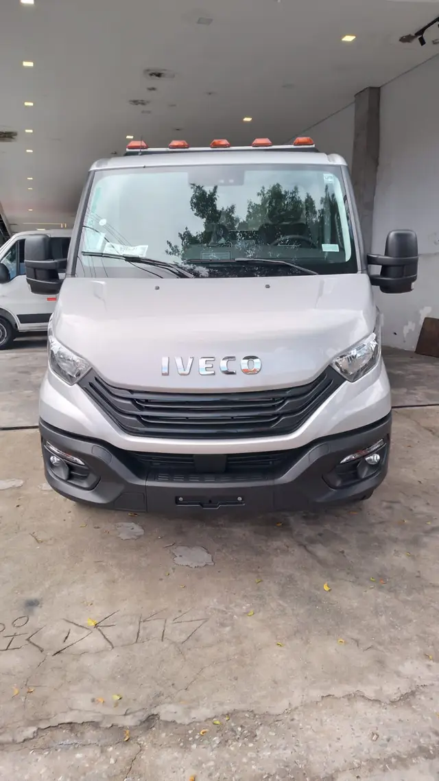 Carro Iveco Daily Chassi 2024 35-160 Longo 3.0 (Die.)(E6)