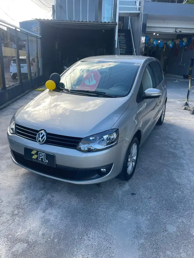 Carro Volkswagen Fox 2014 1.0 TEC (Flex) 4p
