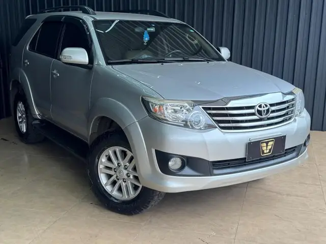 Carro Toyota Hilux SW4 2014 2.7 4x2 SR (Flex)