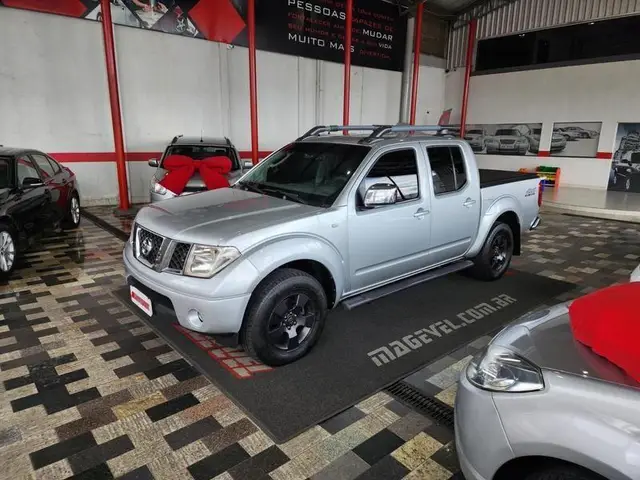 Carro Nissan Frontier 2010 LE 4x4 2.5 16V (cab. dupla)