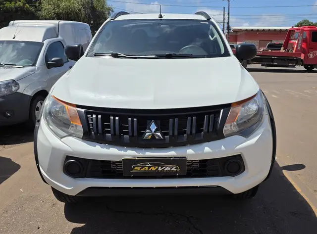 Carro Mitsubishi L200 Triton Outdoor 2022 GLX 2.4 Turbo Manual 4x4