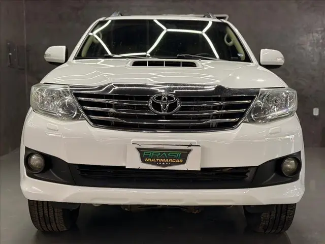 Carro Toyota Hilux SW4 2013 SRV 3.0 TDI 4X4 (5 Lugares)
