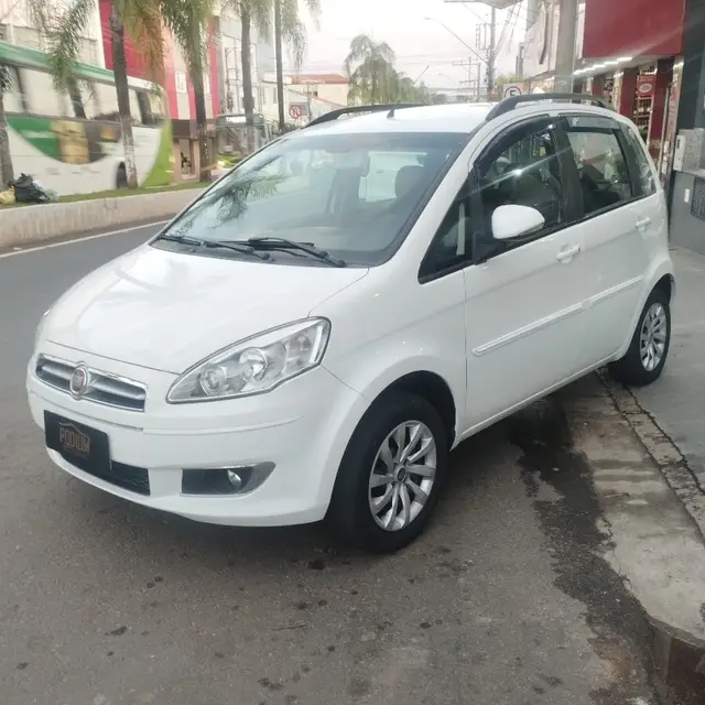 Carro Fiat Idea 2015 Attractive 1.4 8V (Flex)