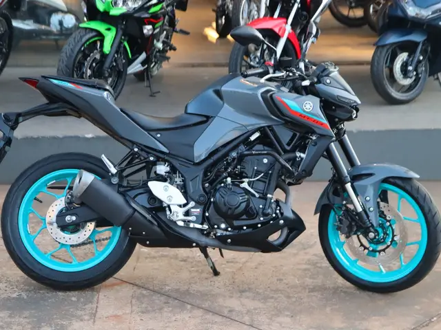 Carro Yamaha MT-03 2024 ABS