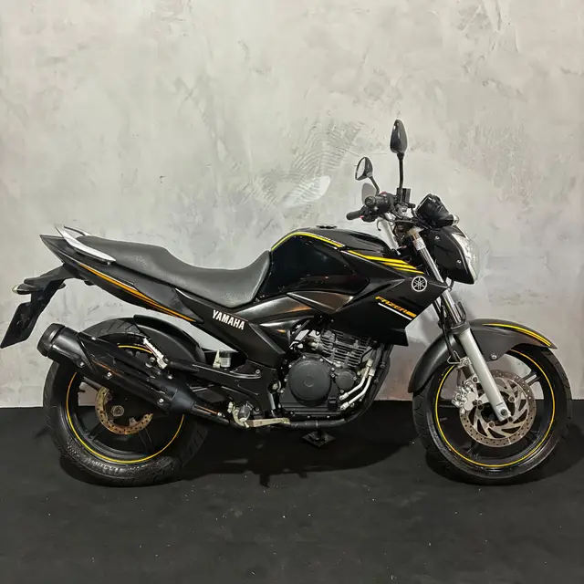 Carro Yamaha YS 250 Fazer 2014 Racing Blue