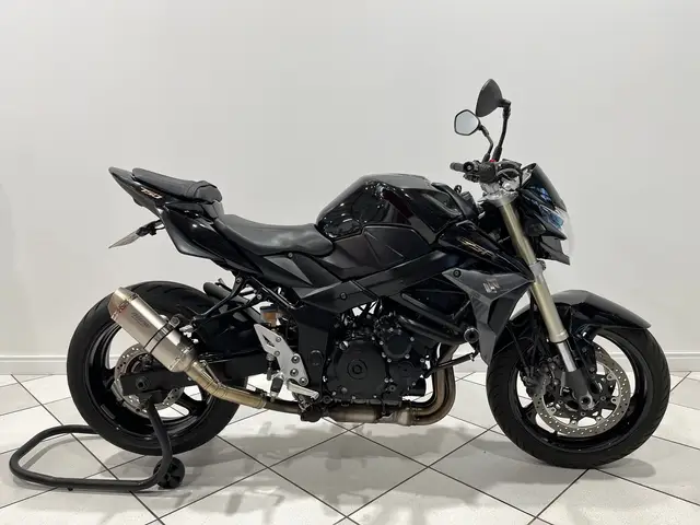 Carro Suzuki GSR 750 2015 GSR 750A