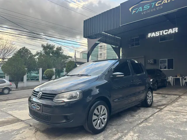 Carro Volkswagen Fox 2014 1.0 TEC (Flex) 4p