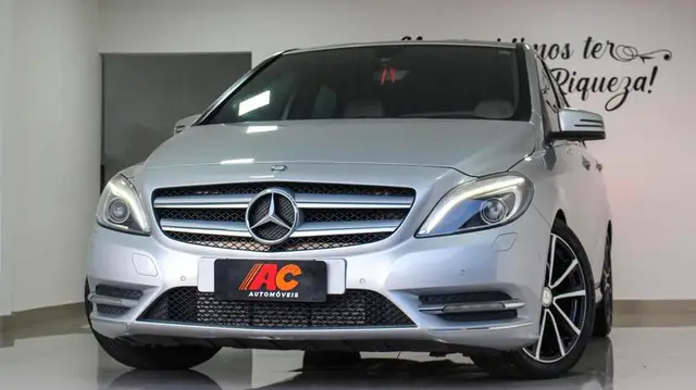 Carro Mercedes-Benz Classe B 2015 200 1.6 Turbo Sport