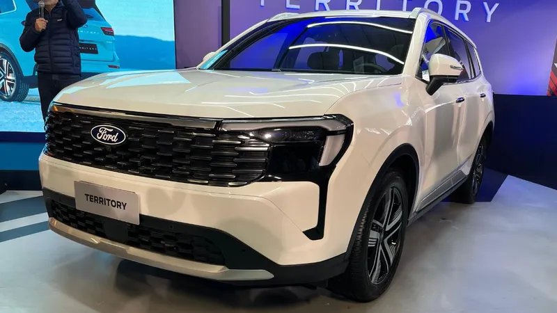 Novo Ford Territory 2026 está de cara nova (mais uma vez) e quer ser como irmão maior