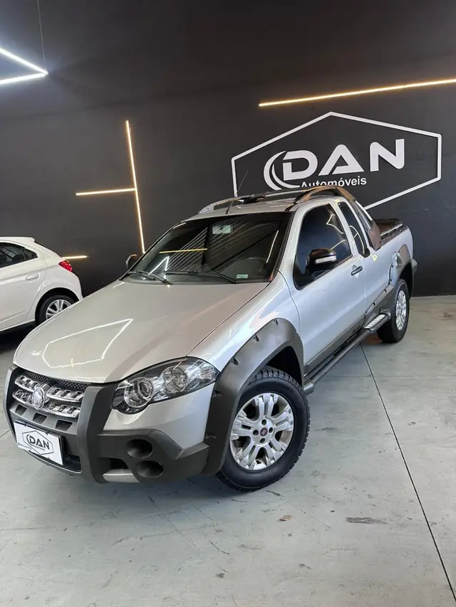 Carro Fiat Strada 2011 Adventure Locker 1.8 16V (Cabine Estendida)