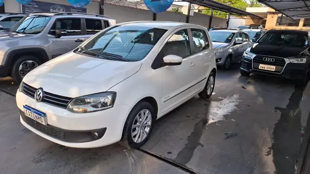 Carro Volkswagen Fox 2014 1.6 VHT Highline (Flex)