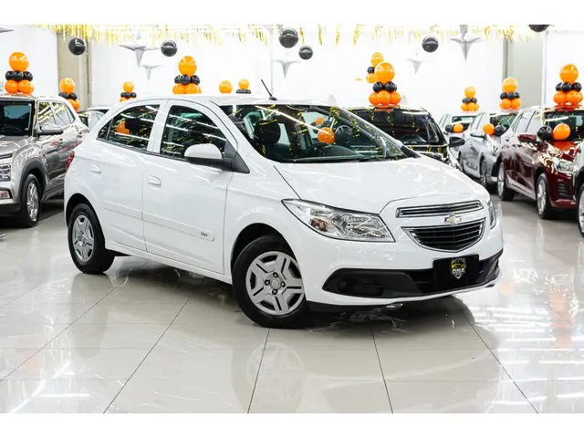 Carro Chevrolet Onix 2014 1.0 LT SPE/4