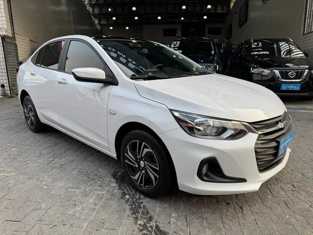 Carro Chevrolet Onix Plus 2024 LT 1.0