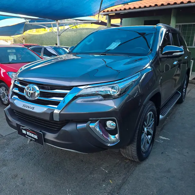 Carro Toyota SW4 2016 2.8 TDI SRX 5L 4x4 (Aut)