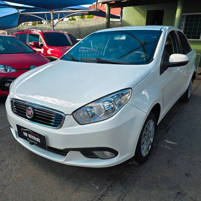 Carro Fiat Grand Siena 2018 Attractive 1.0 (Flex)