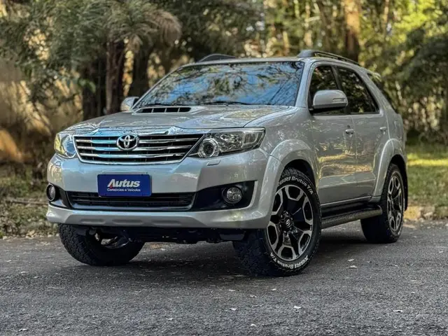 Carro Toyota Hilux SW4 2013 SRV 3.0 4X4 (7 Lugares)