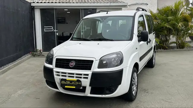 Carro Fiat Doblò 2019 Essence 1.8 7L (Flex)