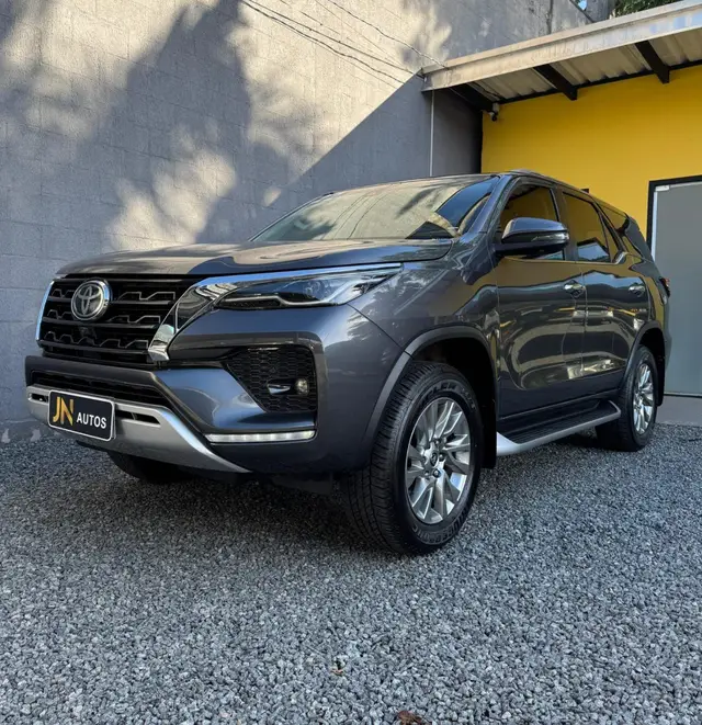 Carro Toyota SW4 2022 SRX 2.8 turbodiesel 7L 4x4 (Aut)