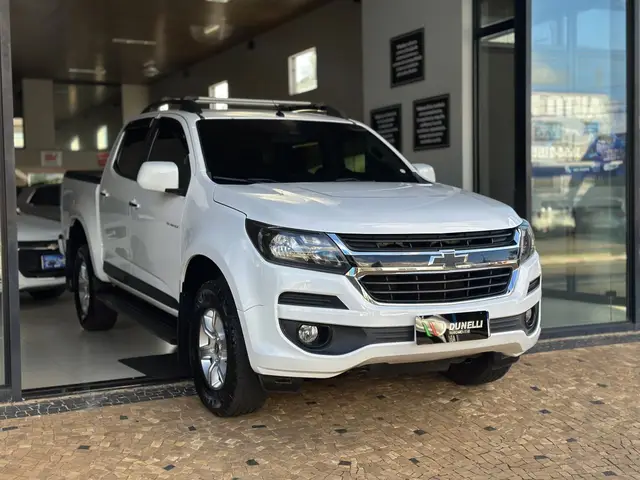 Carro Chevrolet S10 Cabine Dupla 2017 S10 2.5 ECOTEC SIDI Advantage 4x2 (Cabine Dupla)