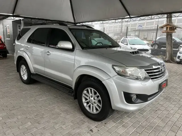 Carro Toyota Hilux SW4 2013 SRV 3.0 TDI 4X4 (5 Lugares)