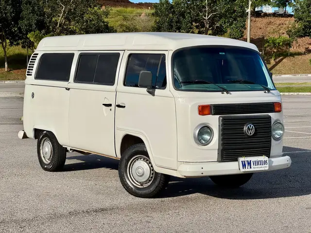 Carro Volkswagen Kombi 2011 Lotação 1.4 (Flex)
