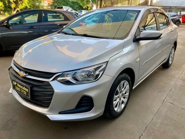 Carro Chevrolet Onix Plus 2020 1.0 LT (Flex)