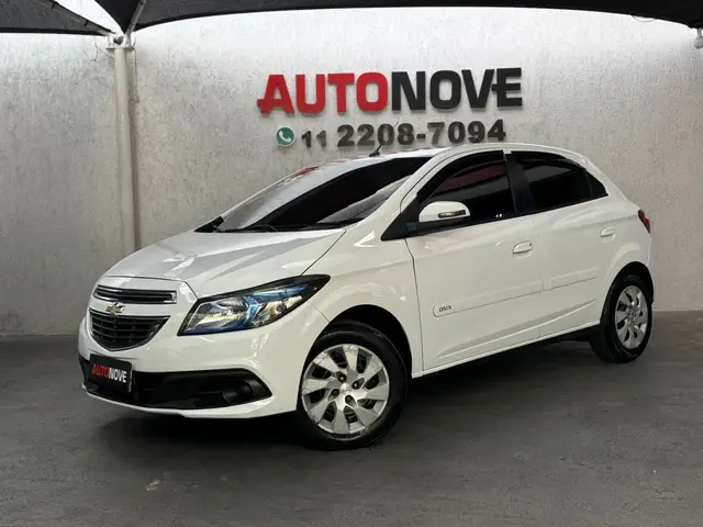 Carro Chevrolet Onix 2015 1.4 LT SPE/4