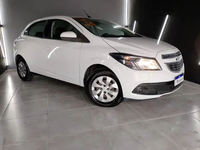 Carro Chevrolet Onix 2015 1.4 LT SPE/4 (Aut)